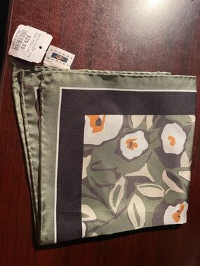 Floral Print Green Decorative pocket square- Joseph Abboud